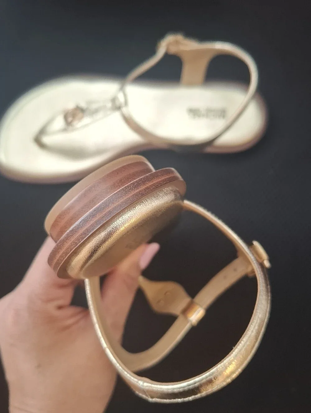 New 6.5 Michael Kors Gold T-Strap Sandals